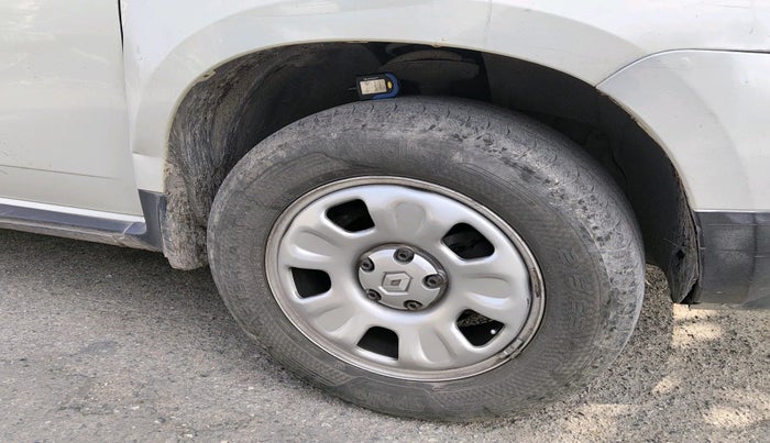 2014 Renault Duster 85 PS RXE DIESEL ADVENTURE, Diesel, Manual, 1,55,932 km, tyre