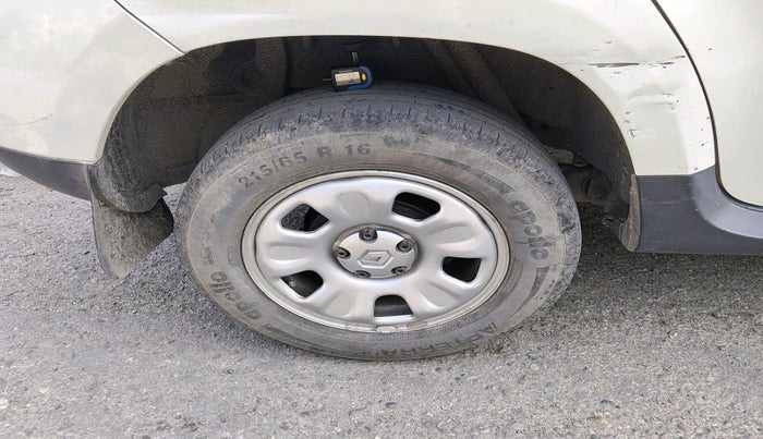 2014 Renault Duster 85 PS RXE DIESEL ADVENTURE, Diesel, Manual, 1,55,932 km, tyre