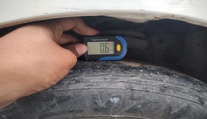 2010 Volkswagen Polo COMFORTLINE 1.2L PETROL, Petrol, Manual, 1,36,971 km, tyre