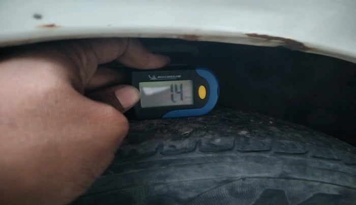 2010 Volkswagen Polo COMFORTLINE 1.2L PETROL, Petrol, Manual, 1,36,971 km, tyre