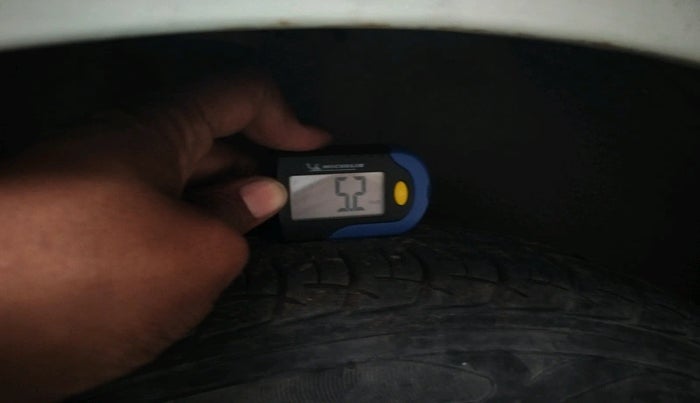 2010 Volkswagen Polo COMFORTLINE 1.2L PETROL, Petrol, Manual, 1,36,971 km, tyre