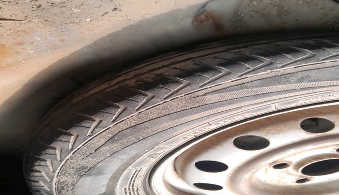 2012 Maruti Wagon R 1.0 VXI, Petrol, Manual, 1,16,974 km, tyre