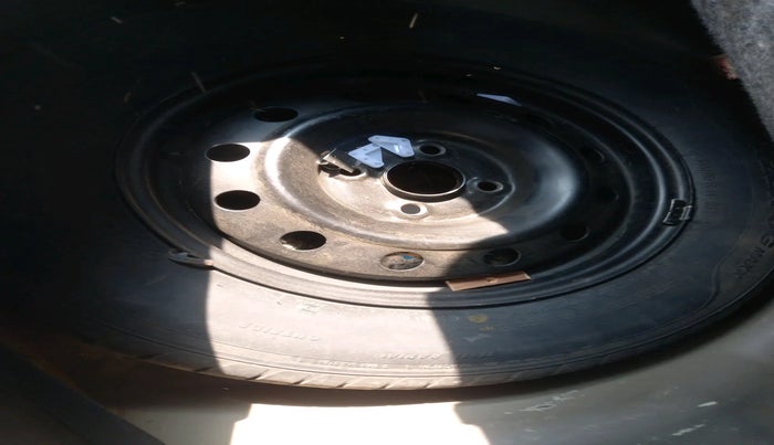 2016 Maruti Swift VDI, Diesel, Manual, 72,608 km, tyre