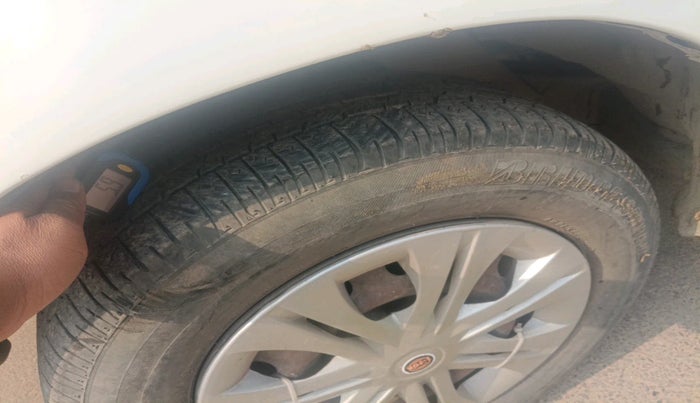 2016 Toyota Innova 2.5 G 7 STR, Diesel, Manual, 2,67,594 km, tyre