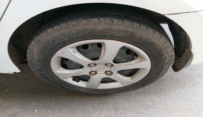 2011 Hyundai Verna FLUIDIC 1.6 CRDI EX, Diesel, Manual, 1,21,472 km, tyre