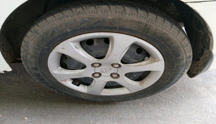 2011 Hyundai Verna FLUIDIC 1.6 CRDI EX, Diesel, Manual, 1,21,472 km, tyre