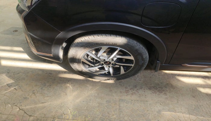 2025 Mahindra XUV400 EL Pro 34.5 KWH, Electric, Automatic, 15,642 km, tyre