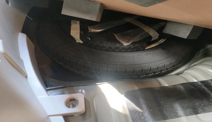 2025 Mahindra XUV400 EL Pro 34.5 KWH, Electric, Automatic, 15,642 km, tyre