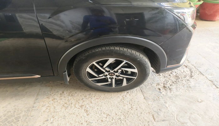 2025 Mahindra XUV400 EL Pro 34.5 KWH, Electric, Automatic, 15,642 km, tyre