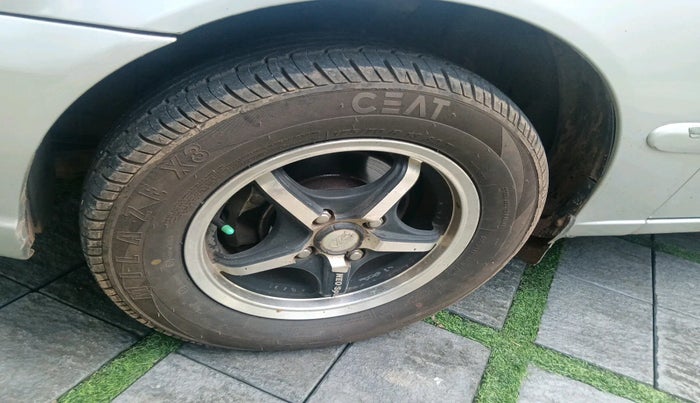 2012 Hyundai Accent EXECUTIVE, Petrol, Manual, 1,33,827 km, tyre