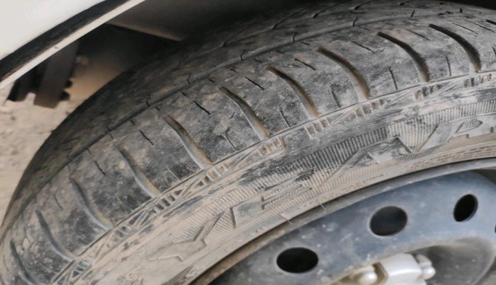 2019 Hyundai NEW SANTRO MAGNA, Petrol, Manual, 1,25,369 km, tyre