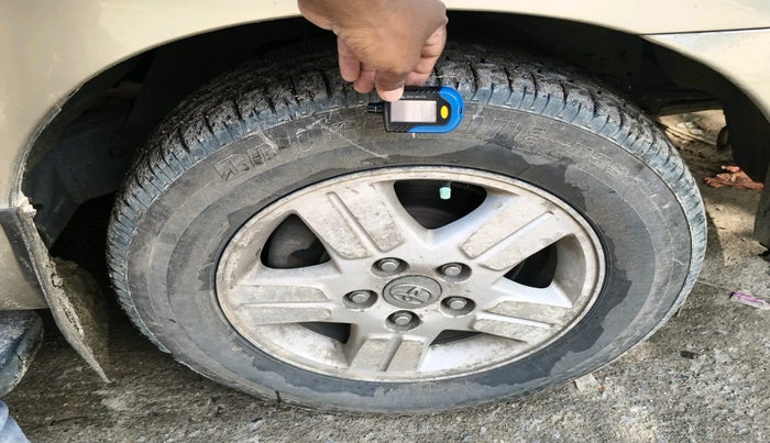 2006 Toyota Innova V 2.5 7 STR, Diesel, Manual, 3,03,318 km, tyre