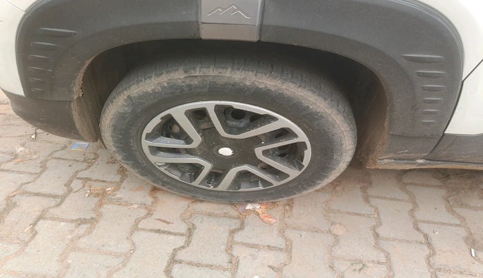 2022 Maruti BREZZA VXI SMART HYBRID, Petrol, Manual, 79,504 km, tyre