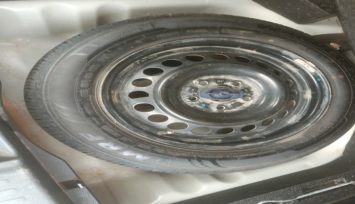 2022 Maruti BREZZA VXI SMART HYBRID, Petrol, Manual, 79,504 km, tyre