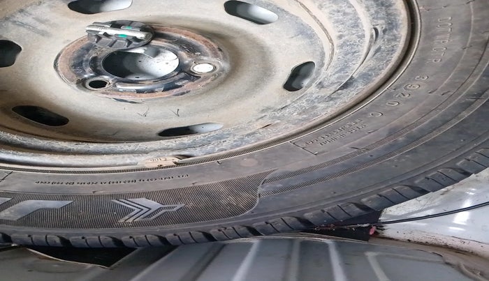 2015 Renault Kwid RXT 0.8, Petrol, Manual, 55,200 km, tyre