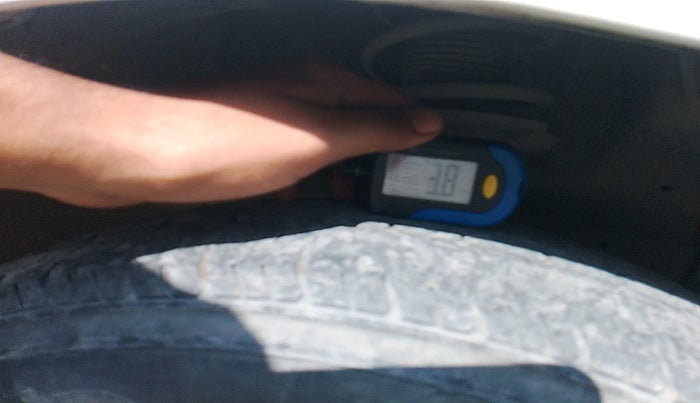 2014 Maruti Swift Dzire VXI, Petrol, Manual, 1,24,950 km, tyre