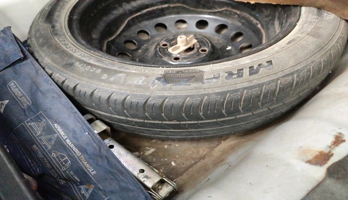 2015 Hyundai Verna FLUIDIC 4S 1.6 VTVT S(O), Petrol, Manual, 1,20,769 km, tyre