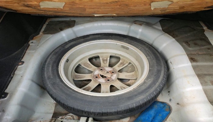 2012 Hyundai Verna FLUIDIC 1.6 CRDI SX, Diesel, Manual, 1,39,820 km, tyre