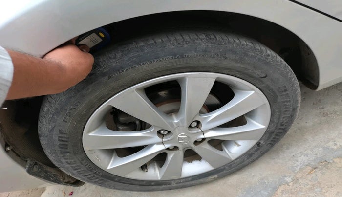 2012 Hyundai Verna FLUIDIC 1.6 CRDI SX, Diesel, Manual, 1,39,820 km, tyre