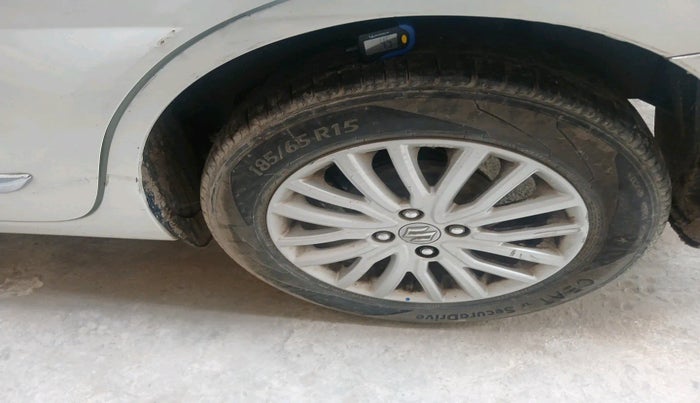 2018 Maruti Dzire ZXI AMT, Petrol, Automatic, 1,06,000 km, tyre