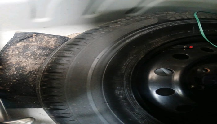 2018 Maruti Dzire ZXI AMT, Petrol, Automatic, 1,06,000 km, tyre