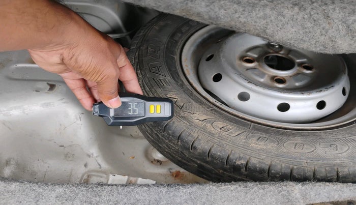 2010 Maruti Alto LXI, Petrol, Manual, 90,787 km, tyre