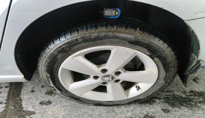 2015 Skoda Rapid 1.5 TDI CR ELEGANCE PLUS, Diesel, Manual, 1,31,929 km, tyre