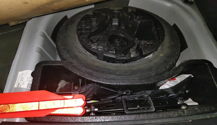 2015 Skoda Rapid 1.5 TDI CR ELEGANCE PLUS, Diesel, Manual, 1,31,929 km, tyre