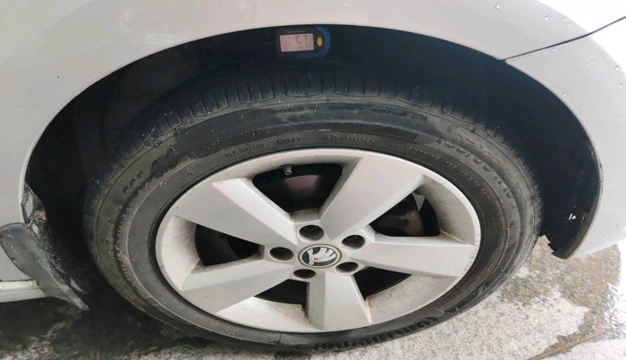 2015 Skoda Rapid 1.5 TDI CR ELEGANCE PLUS, Diesel, Manual, 1,31,929 km, tyre