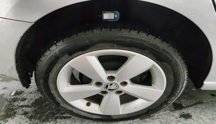 2015 Skoda Rapid 1.5 TDI CR ELEGANCE PLUS, Diesel, Manual, 1,31,929 km, tyre