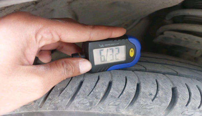 2021 Mahindra XUV300 W8 (O) 1.2 PETROL, Petrol, Manual, 44,081 km, tyre