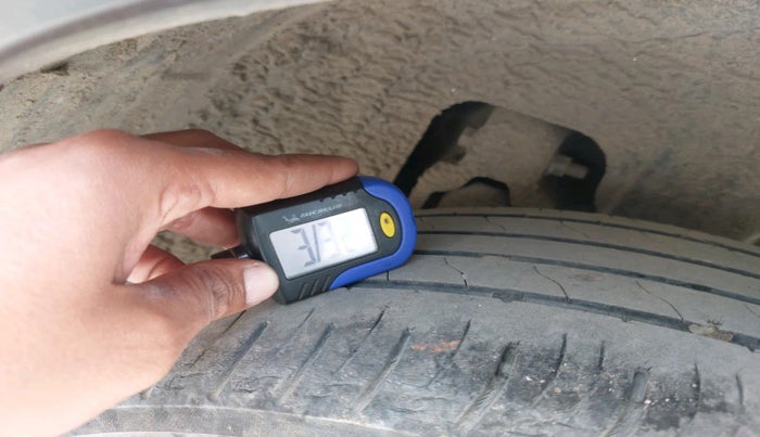 2021 Mahindra XUV300 W8 (O) 1.2 PETROL, Petrol, Manual, 44,081 km, tyre