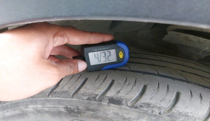 2021 Mahindra XUV300 W8 (O) 1.2 PETROL, Petrol, Manual, 44,081 km, tyre