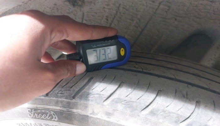 2021 Mahindra XUV300 W8 (O) 1.2 PETROL, Petrol, Manual, 44,081 km, tyre