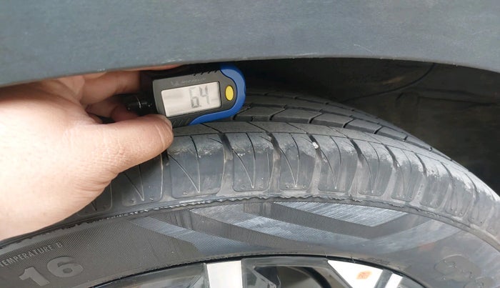 2024 KIA SONET X LINE 1.0 TURBO PETROL DCT, Petrol, Automatic, 12,570 km, tyre