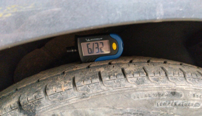 2013 Hyundai i10 MAGNA 1.1, Petrol, Manual, 1,00,065 km, tyre