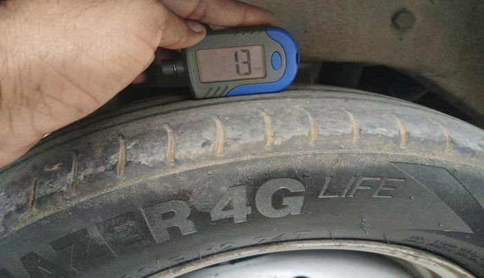 2012 Maruti Alto LX, Petrol, Manual, 1,16,013 km, tyre