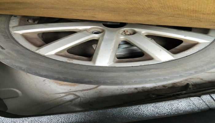 2011 Maruti SX4 ZXI, Petrol, Manual, 1,10,679 km, tyre