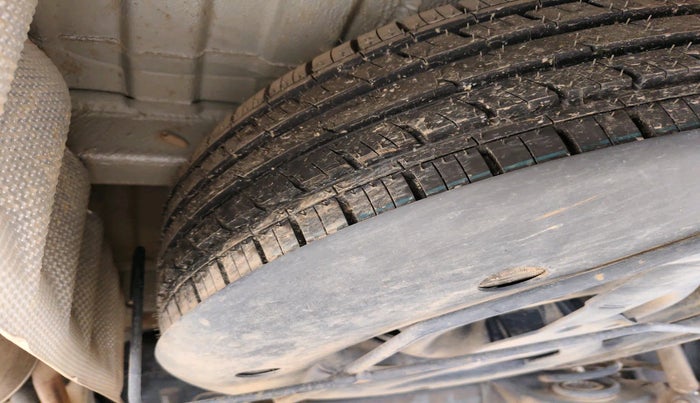 2021 Nissan Kicks XV 1.5, Petrol, Manual, 40,058 km, tyre