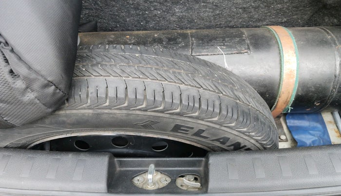 2012 Maruti Swift VXI, Petrol, Manual, 2,14,129 km, tyre