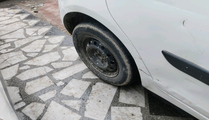 2012 Maruti Swift VXI, Petrol, Manual, 2,14,129 km, tyre