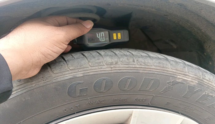 2010 Maruti SX4 VXI, Petrol, Manual, 86,545 km, tyre