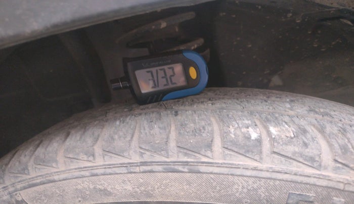 2022 Renault Kwid RXT 1.0 (O), Petrol, Manual, 45,620 km, tyre