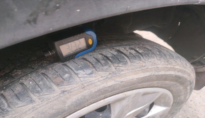 2022 Renault Kwid RXT 1.0 (O), Petrol, Manual, 45,620 km, tyre