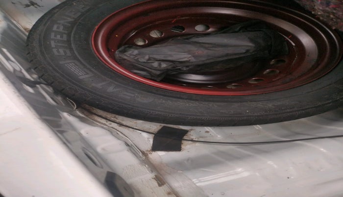 2022 Renault Kwid RXT 1.0 (O), Petrol, Manual, 45,620 km, tyre