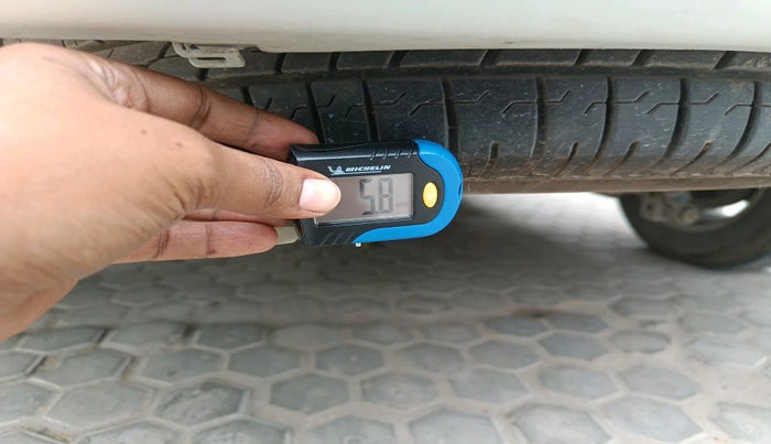 2017 Toyota Innova Crysta 2.4 ZX AT 7 STR, Diesel, Automatic, 1,34,255 km, tyre