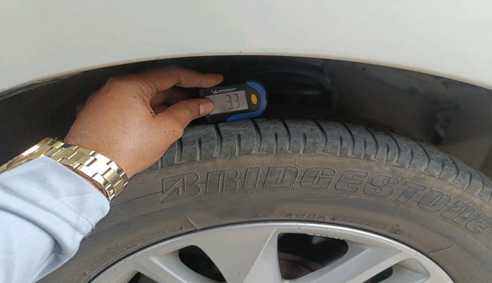 2017 Toyota Innova Crysta 2.4 ZX AT 7 STR, Diesel, Automatic, 1,34,255 km, tyre