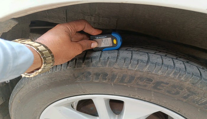 2017 Toyota Innova Crysta 2.4 ZX AT 7 STR, Diesel, Automatic, 1,34,255 km, tyre