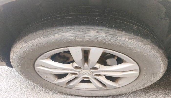 2017 Maruti Vitara Brezza ZDI PLUS, Diesel, Manual, 1,39,492 km, tyre