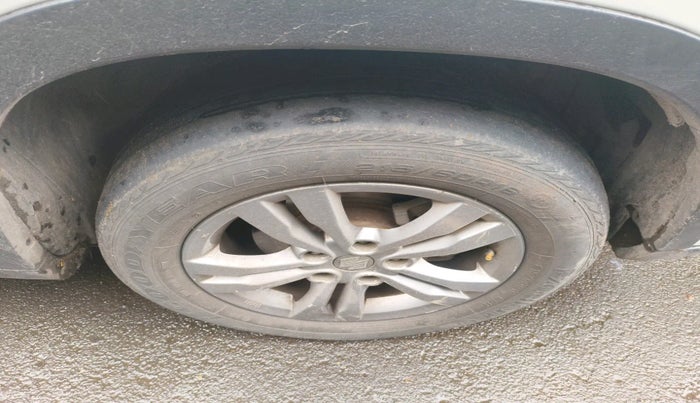 2017 Maruti Vitara Brezza ZDI PLUS, Diesel, Manual, 1,39,492 km, tyre